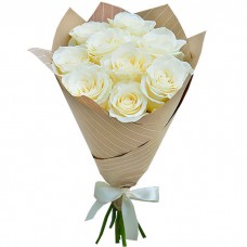 Букет Белые розы в крафте из 9 роз